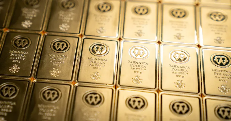 El oro ronda los US$4.140 tras su mayor caída semanal desde junio ante dudas sobre tasas de la Fed