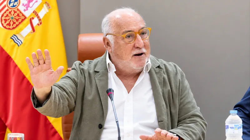 Pere Navarro explica uno de los grandes cambios que llegarán a España: se podrá conducir desde los 17 años
