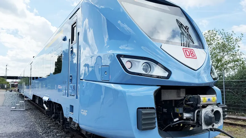 España podría aprender de Alemania y acabar con los 5.175 km que todavía necesitan trenes diésel por falta de catenaria