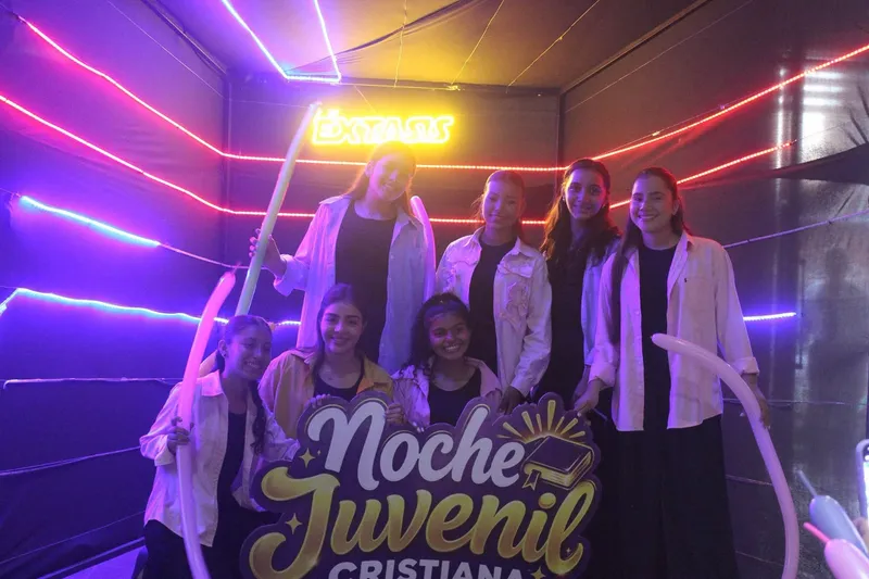 Más de mil jóvenes celebran la fe en una gran Noche Cristiana