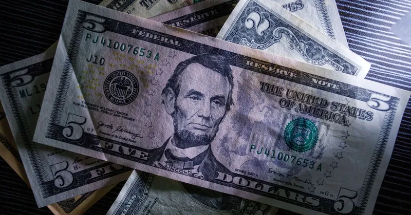 El dólar está lejos de ser “destronado como la principal moneda global”: Oxford Economics