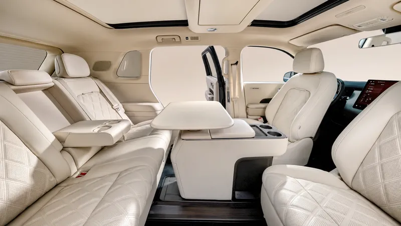 2.425 litros de maletero y 505 km de autonomía: por 33.230€, así es el interior del SUV híbrido enchufable más llamativo de Xiaomi
