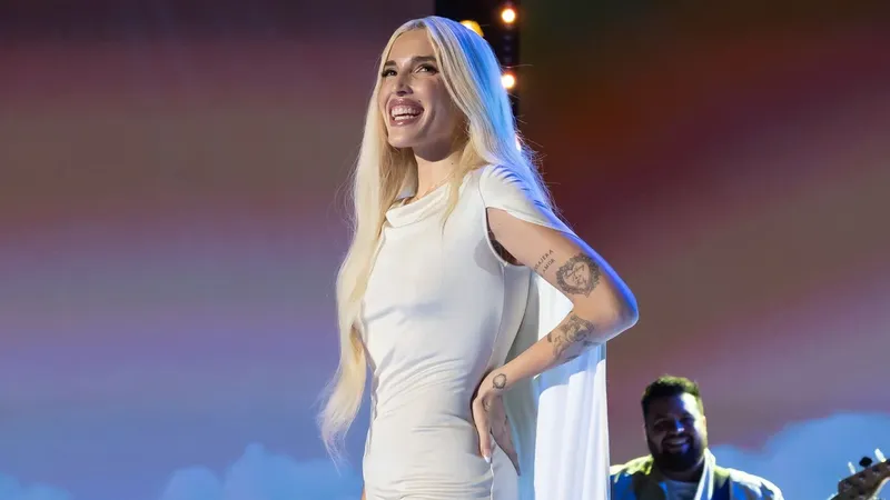 Elena Rose revive el glamour 'Old Hollywood' en la celebración previa al Mundial de 2026