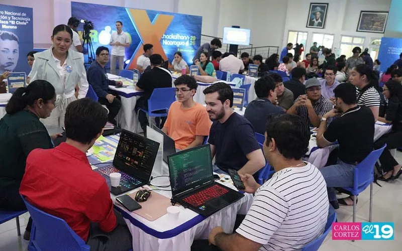 Innovación y creatividad destacan en Ideathon Hackathon Nicaragua KRONOX 2026