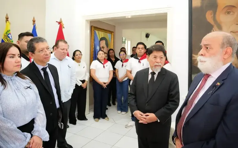 Firmamos Libro de Condolencias en Embajada de Venezuela