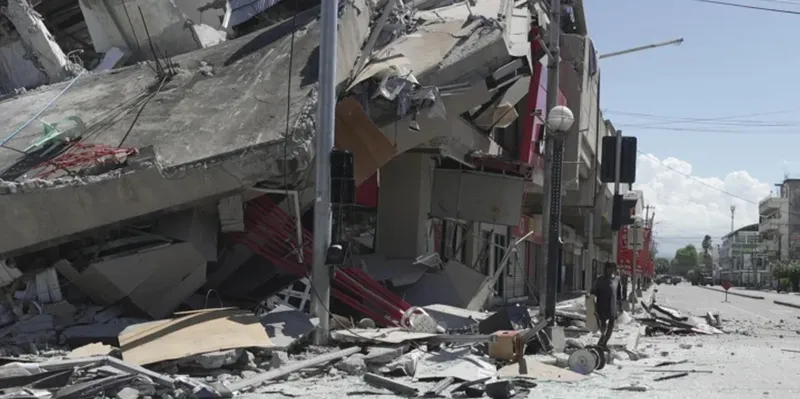 Terremoto en Filipinas deja 45 fallecidos y 17 desaparecidos mientras continúan las labores de...