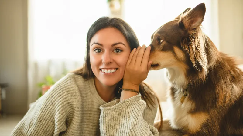 ¿Habla con su mascota? La ciencia analiza cómo le habla y qué efecto tiene en su bienestar