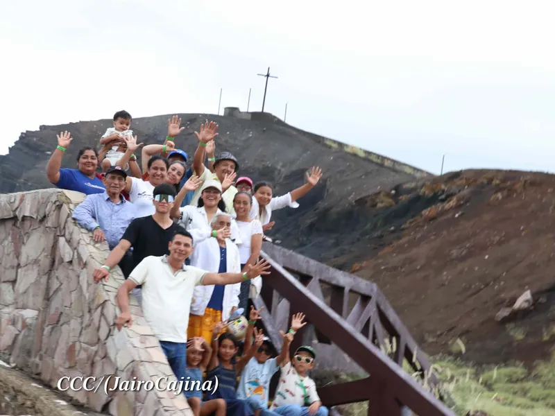 Imponente Volcán Masaya cautiva a visitantes con su deslumbrante espectáculo