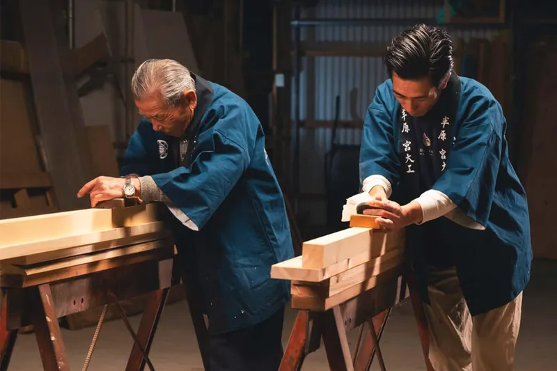 Japón no usa clavos modernos para restaurar sus templos más antiguos. Prefiere una técnica de carpintería con siglos de historia