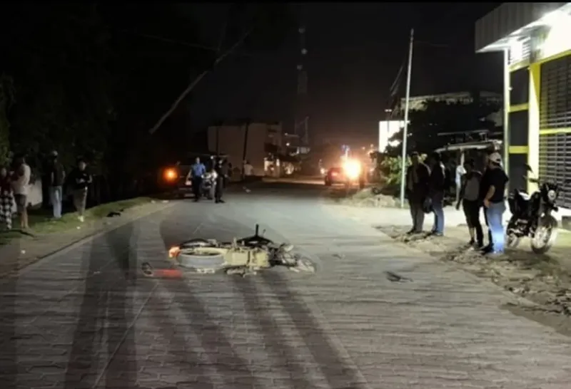 Peatón herido y motociclista hospitalizado tras atropello en Jalapa