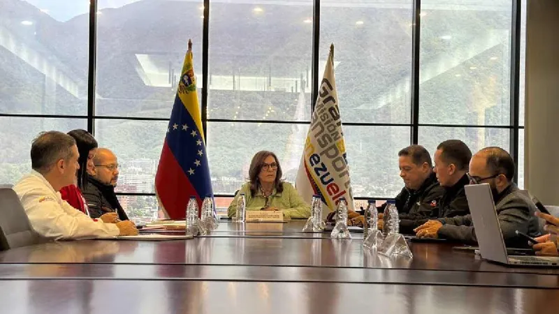 Ministerio de Transporte y Pdvsa revisan suministro de combustible con el sector