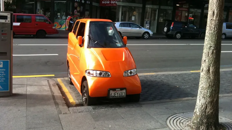 Espacio para uno y 800 CV: Así era el coche eléctrico del tamaño de un carrito de la compra que se adelantó a su tiempo