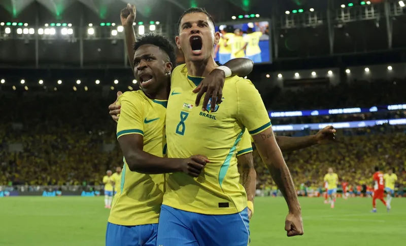 Caminando y con equipo 'B', Brasil aplastó a Panamá