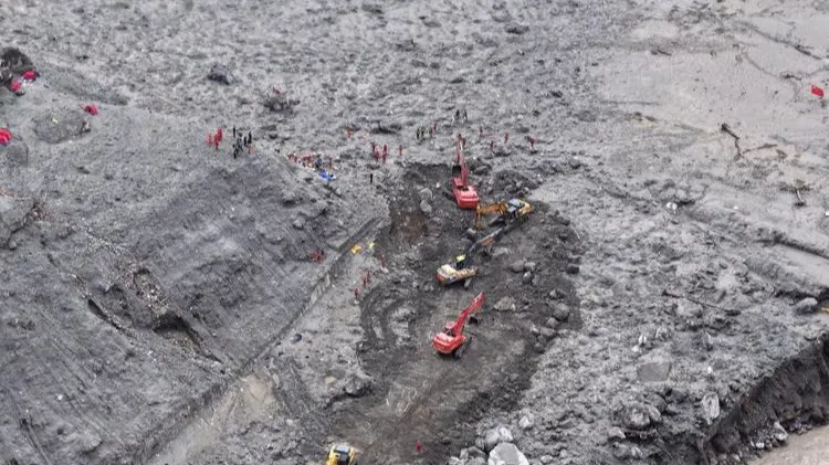 China restablece acceso por carretera a puerto fronterizo de Gyirong, afectado por avalancha de lodo