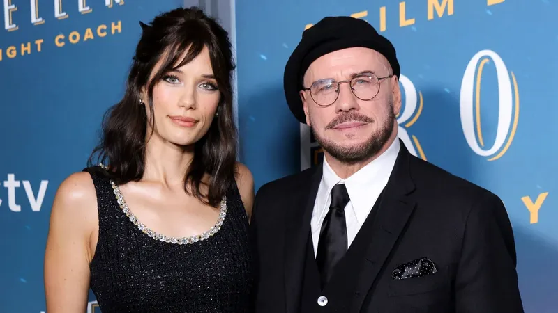 Ella Bleu Travolta, hija de John Travolta, debuta en la pasarela en París