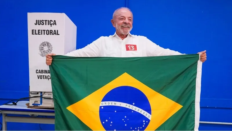 Lula vota en el balotaje de Brasil y habla de su “ejército de la democracia”