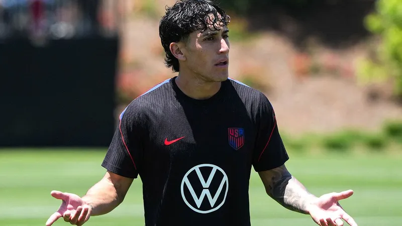 Alejandro Zendejas podría ser titular con Estados Unidos