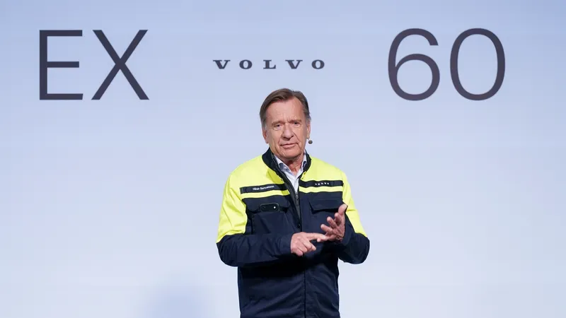 Hakan Samuelsson, CEO de Volvo, ofrece a sus colegas chinos sus fábricas europeas