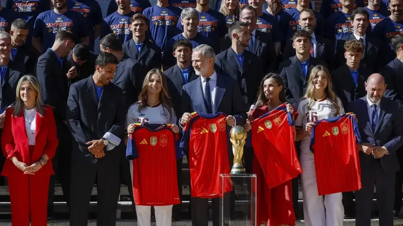 Moncloa recibe a los campeones