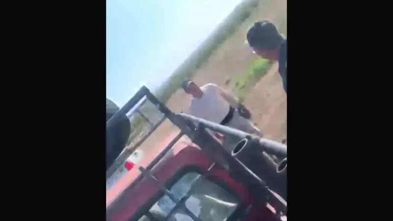 Padre e hijo graban el momento en que un hombre los ataca a b4lazos; uno de ellos murió