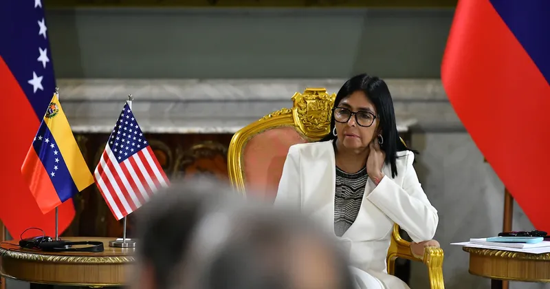 Delcy Rodríguez anticipa anuncios laborales para noviembre y plantea remuneraciones por encima del PIB en 2027