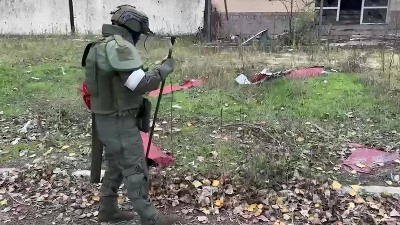 Muere un zapador ruso por un explosivo ucraniano al abrir paso a la misión humanitaria en Alioshki