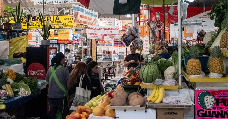 Inflación en México acelera menos de lo previsto en la primera mitad de agosto