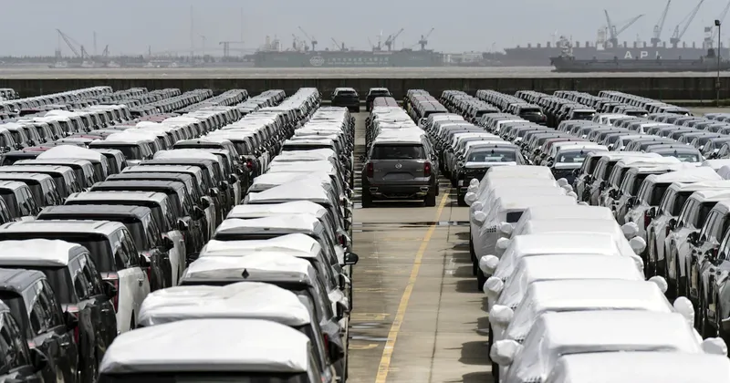 Exportaciones de autos de China se disparan mientras las ventas internas se desploman