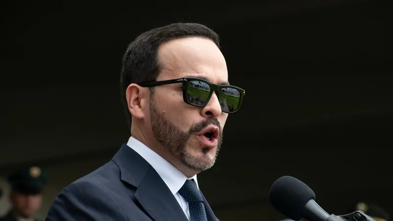 De la Espriella elimina la suspensión de porte de armas en Colombia