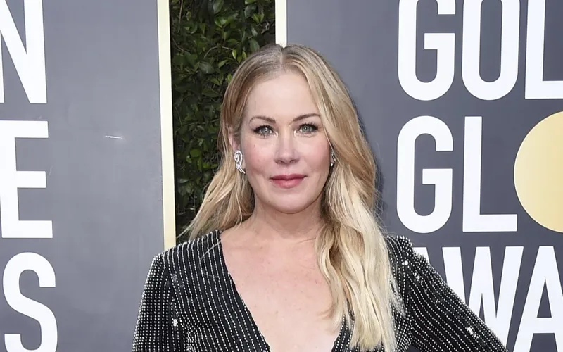 Christina Applegate descubre tras cinco años de tratamiento que fue mal diagnosticada