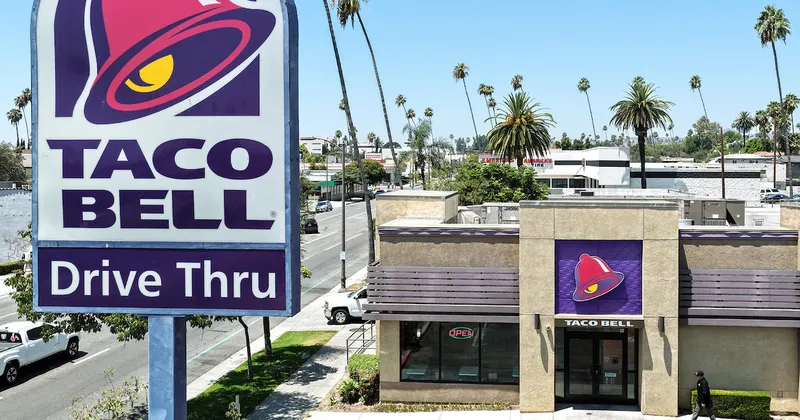 Visitas a Taco Bell caen cerca de un 19% tras brote de ciclosporiasis vinculado a la lechuga