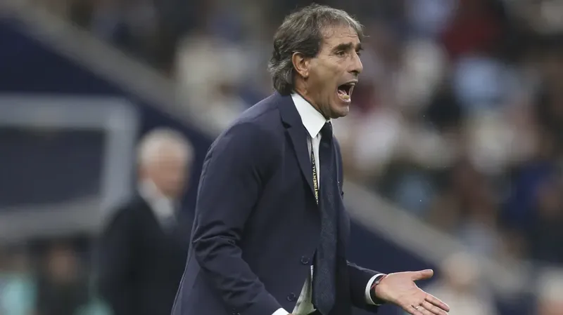 Guillermo Almada se queja del arbitraje tras la eliminación del América