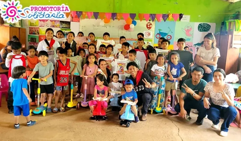 Gobierno de Nicaragua inicia entrega de patinetas a niñez en todo el país