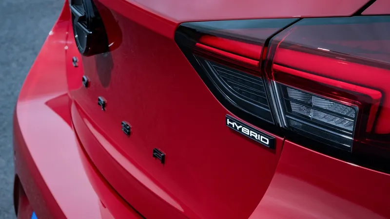 En un principio iba a ser 100% eléctrico, pero Opel se lo ha pensado mejor y ahora también será híbrido