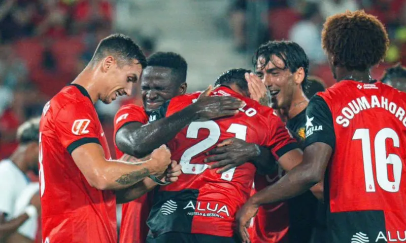 Mallorca golea al PSG en su estreno de pretemporada