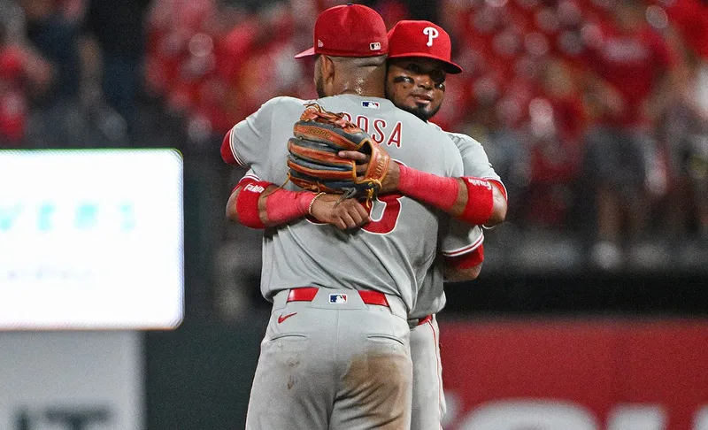 En duelo de volteretas los Phillies superaron a los Cardinals