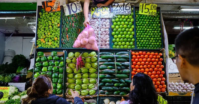 Inflación en México baja más de lo esperado en mayo y retorna al intervalo de Banxico