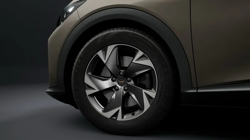 Cuesta menos de 40.000 €, tiene 441 km de autonomía y 540 litros de maletero: así es el CUPRA Tavascan más barato que existe