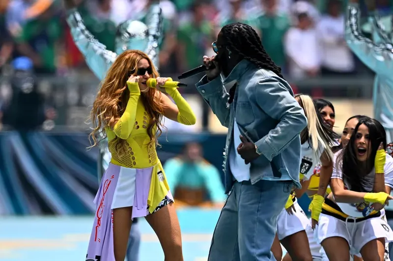Shakira y Burna Boy llevan la canción oficial de la Copa Mundial ‘Dai Dai’ al Hot 100