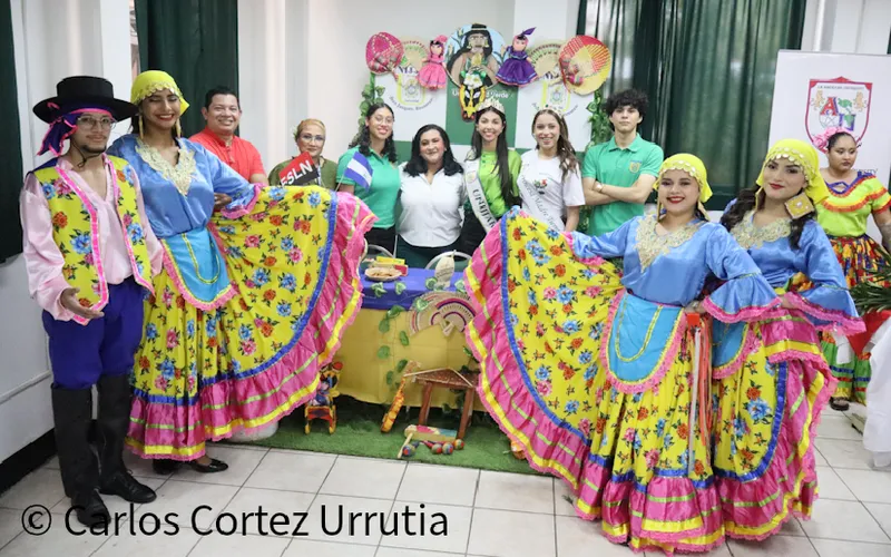 MINJUVE y universidades privadas celebran a la Patria