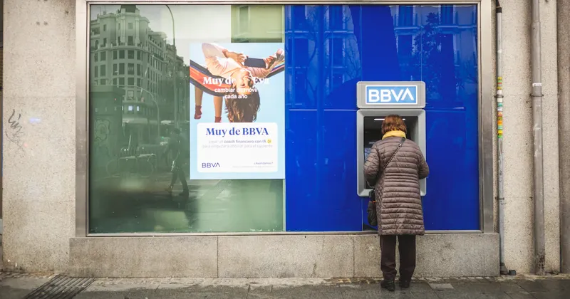 BBVA lanzará recompra de acciones por €2.000 millones tras superar expectativas de ganancias