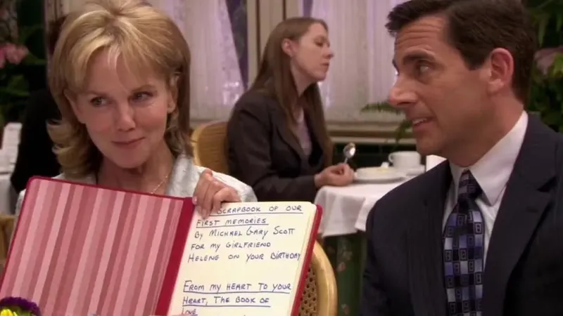 He visto esta serie tres veces y nunca me había dado cuenta de que este personaje cambia de actriz entre temporadas