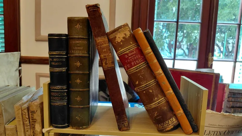 El mercado de libros antiguos en México: un nicho que crece cada vez más | Video