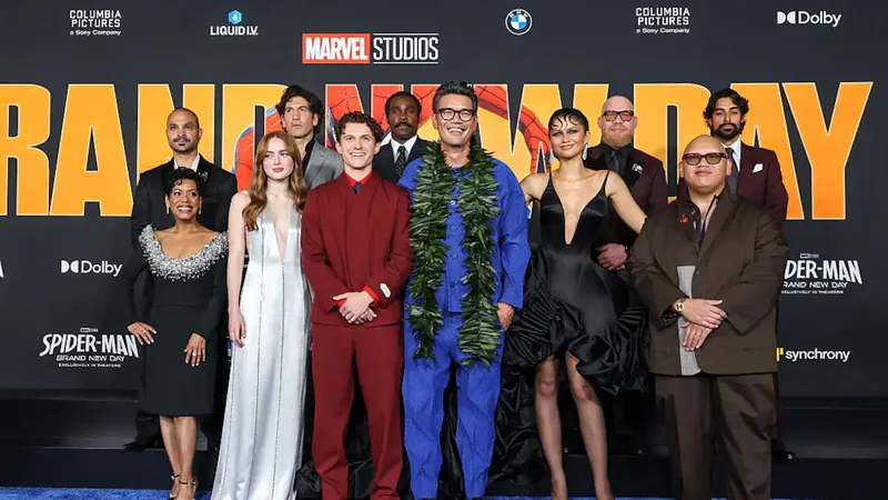 Zendaya se habría puesto celosa de Sadie Sink al estar demasiado cerca de Tom Holland | VIDEO
