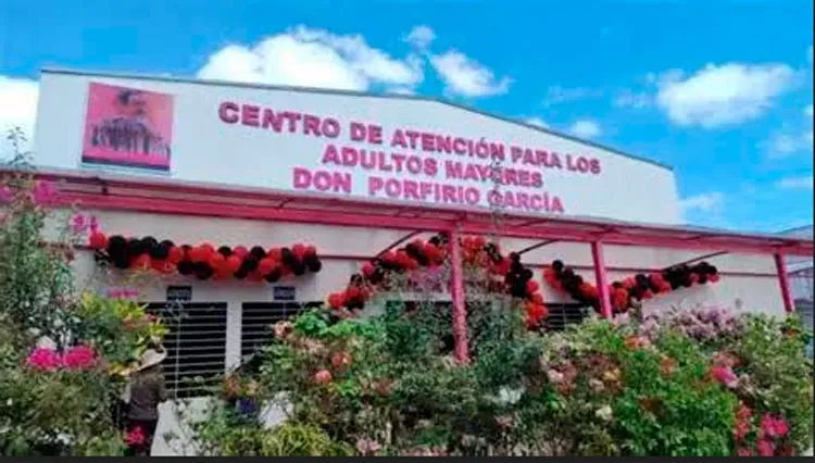 Centro Don Porfirio García celebra tres años de atención a adultos mayores