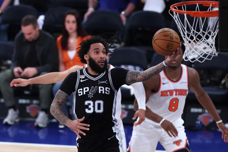 Los Spurs atan a Julian Champagnie por 3 años y 45 millones