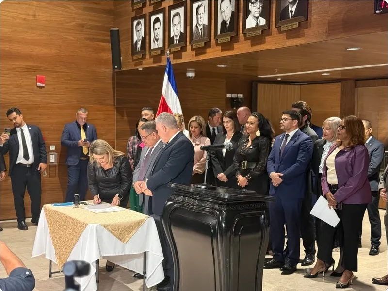 Partido oficialista de Costa Rica propone permitir la reelección presidencial inmediata