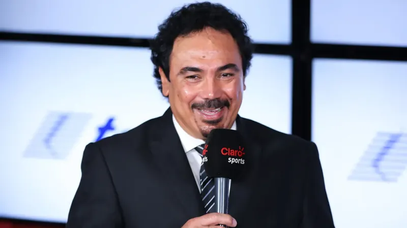 Hugo Sánchez aconseja a Efraín Juárez irse a Europa; él sigue analizando seguir en Pumas