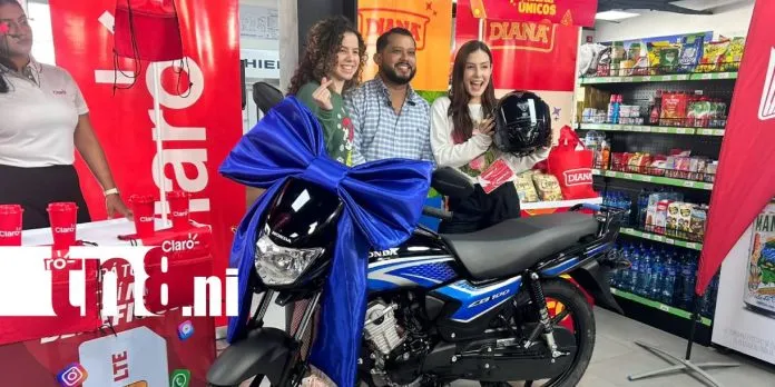Súper Express entrega la primera motocicleta Honda de la promoción «Adelantá tu Regalo»