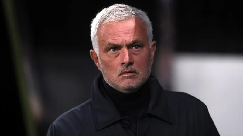 La candidatura de Florentino presume de Mourinho con su famoso: "¿Por qué?"